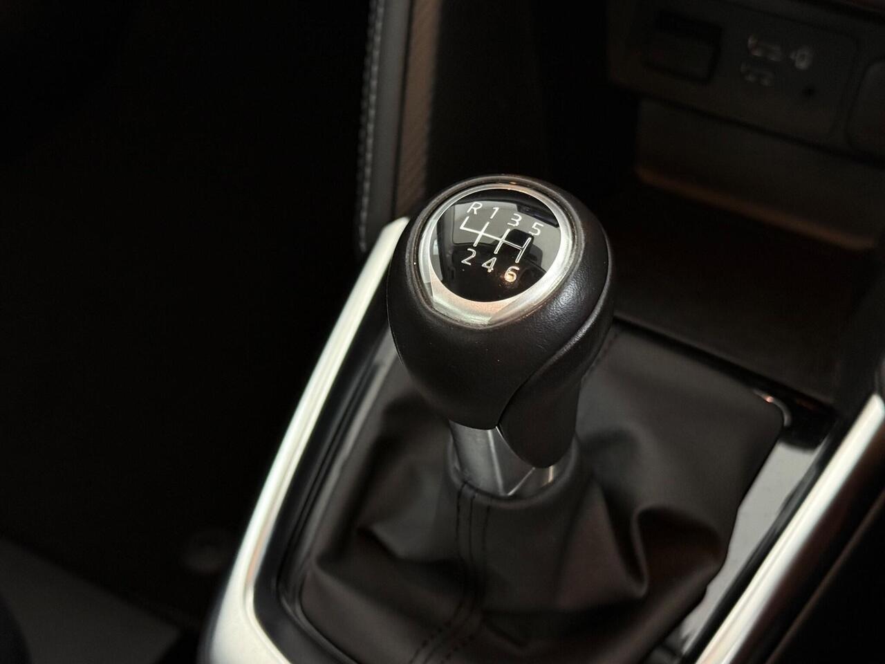 Mazda Mazda2 thumbnail Interior Front