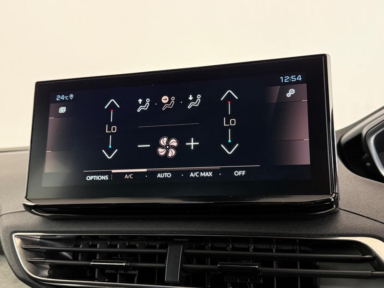 Peugeot 3008 thumbnail Infotainment System