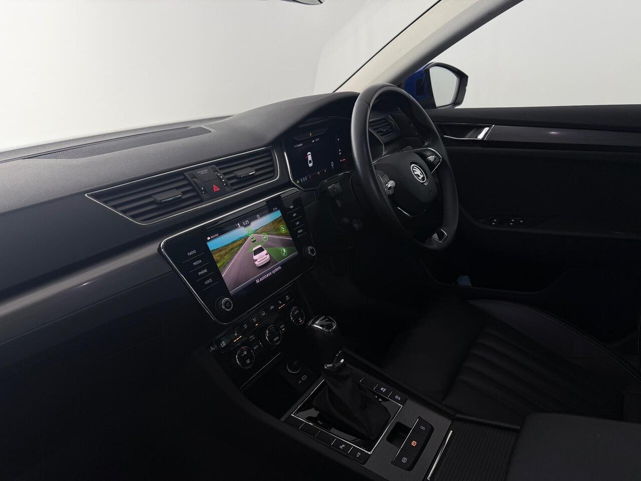 Skoda Superb thumbnail Interior Front