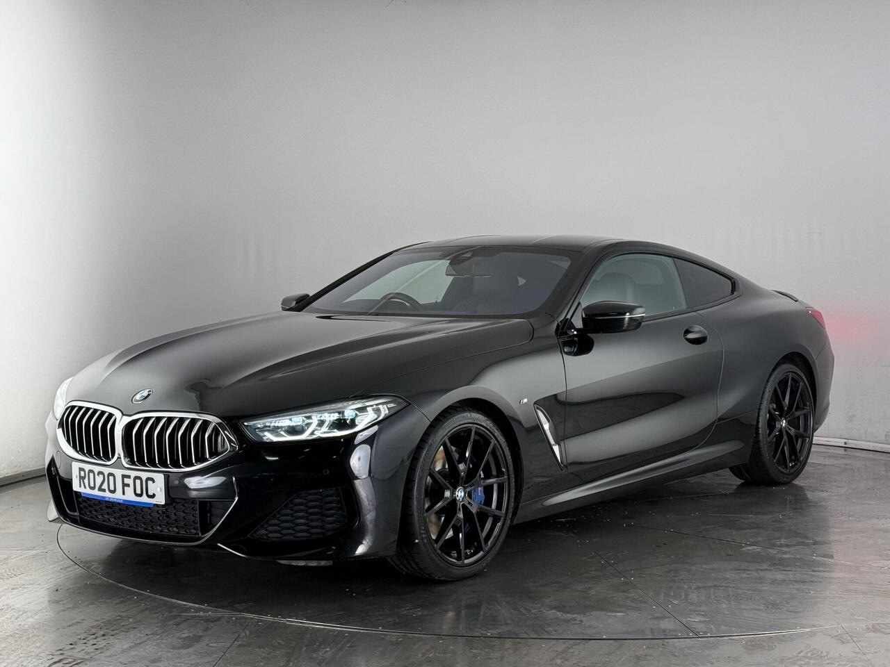 BMW 8 Series thumbnail Front Left