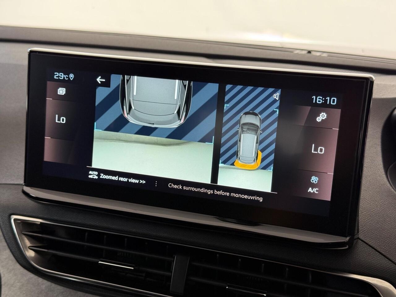 Peugeot 3008 thumbnail Infotainment System
