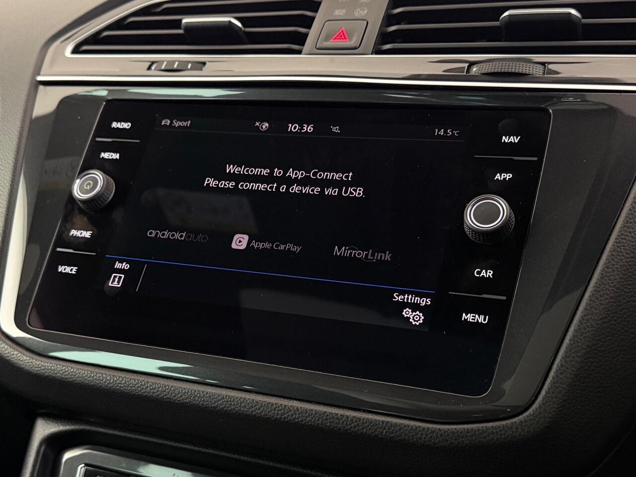 Volkswagen Tiguan thumbnail Infotainment System