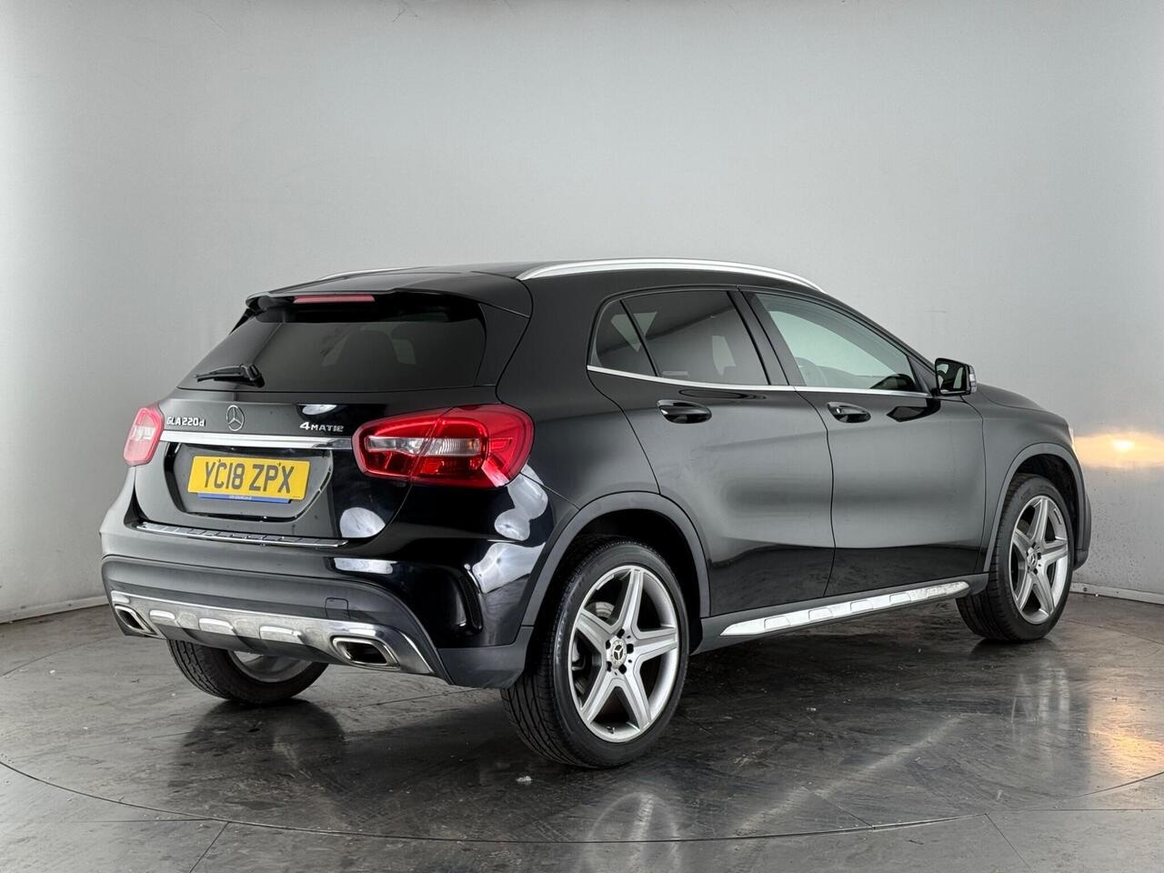 Mercedes-Benz GLA thumbnail Rear Right