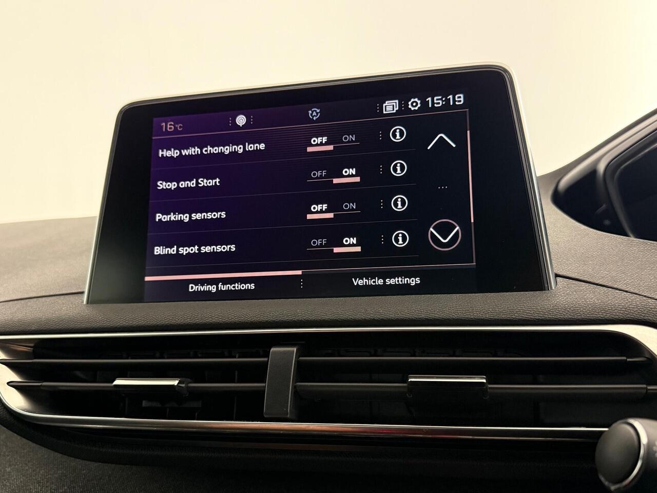 Peugeot 3008 thumbnail Infotainment System