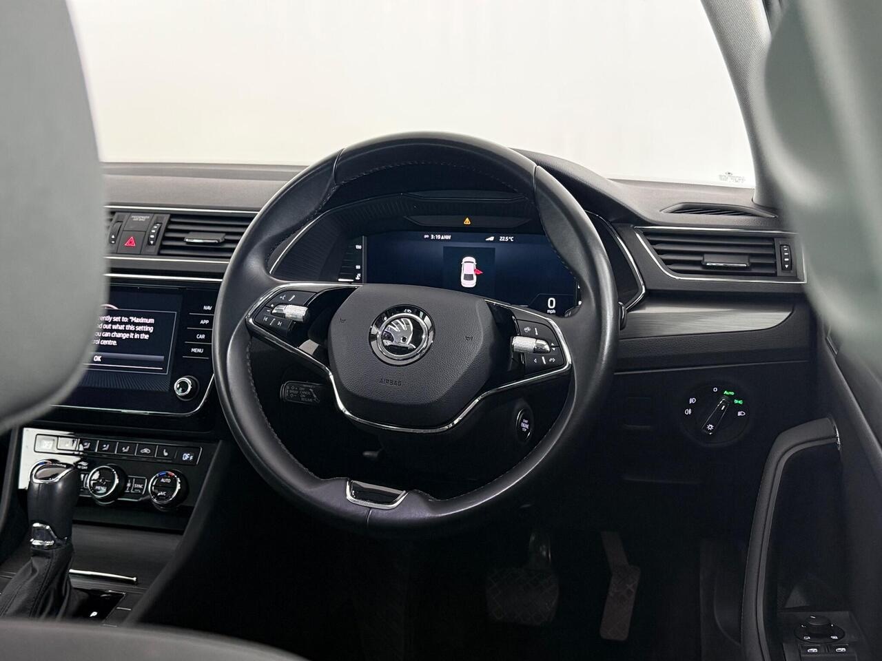 Skoda Superb thumbnail Steering Wheel