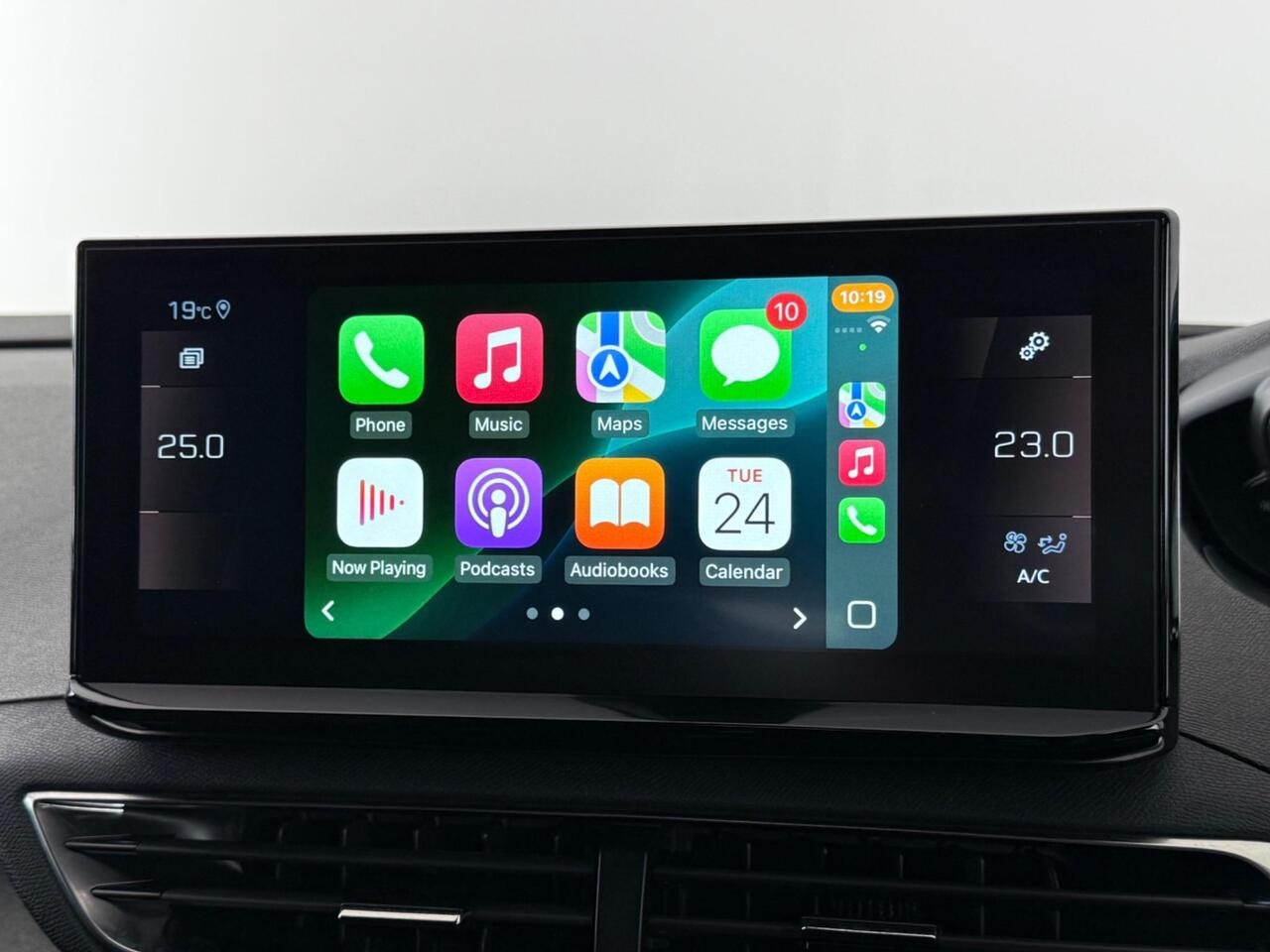 Peugeot 3008 thumbnail Infotainment System