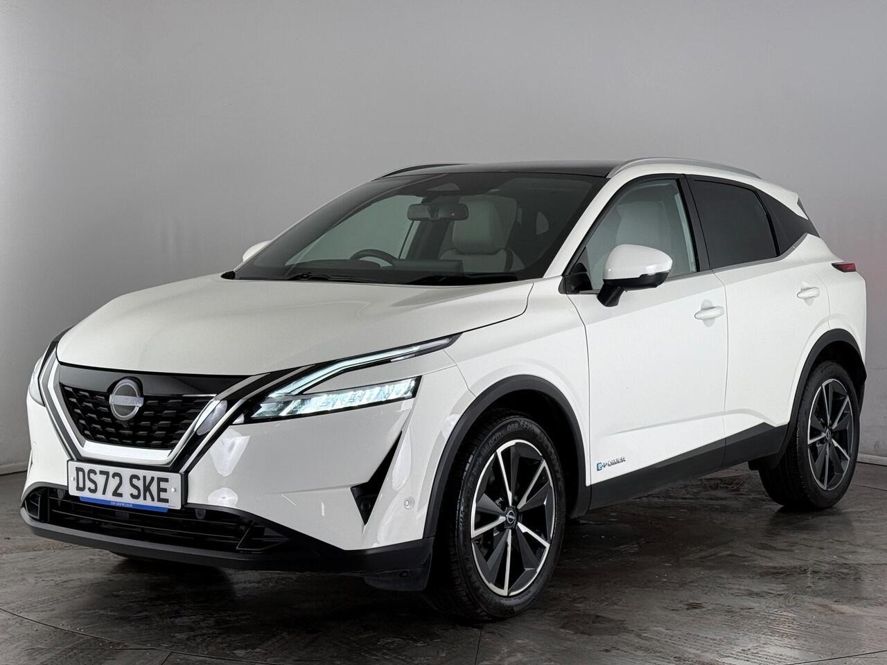 Nissan Qashqai thumbnail Front Left