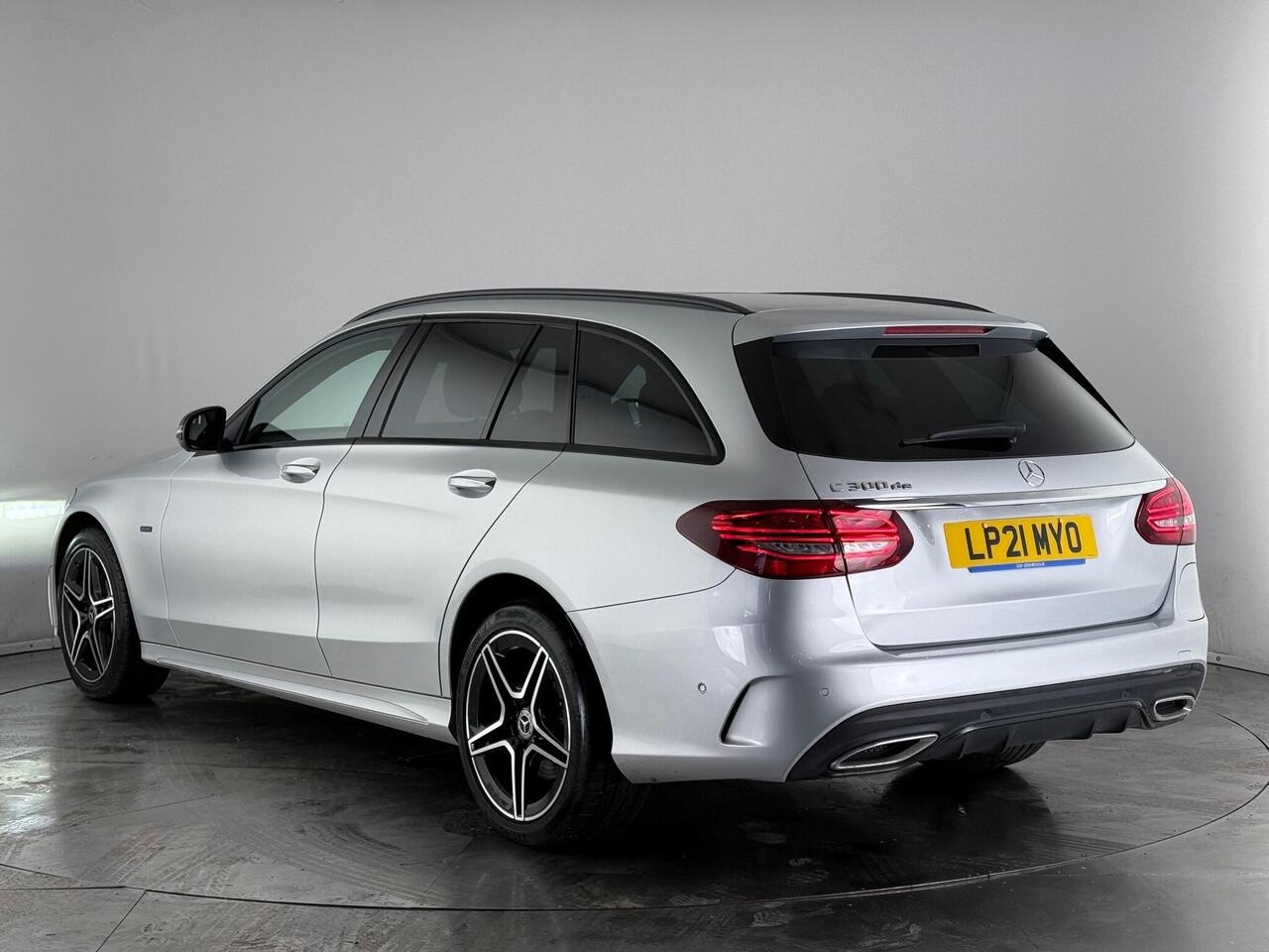 Mercedes-Benz C Class thumbnail Rear Left