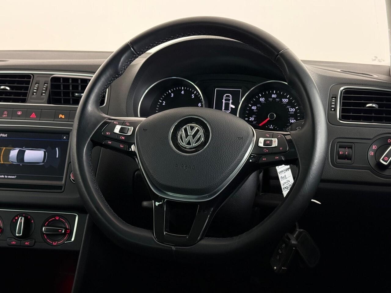 Volkswagen Polo thumbnail Steering Wheel