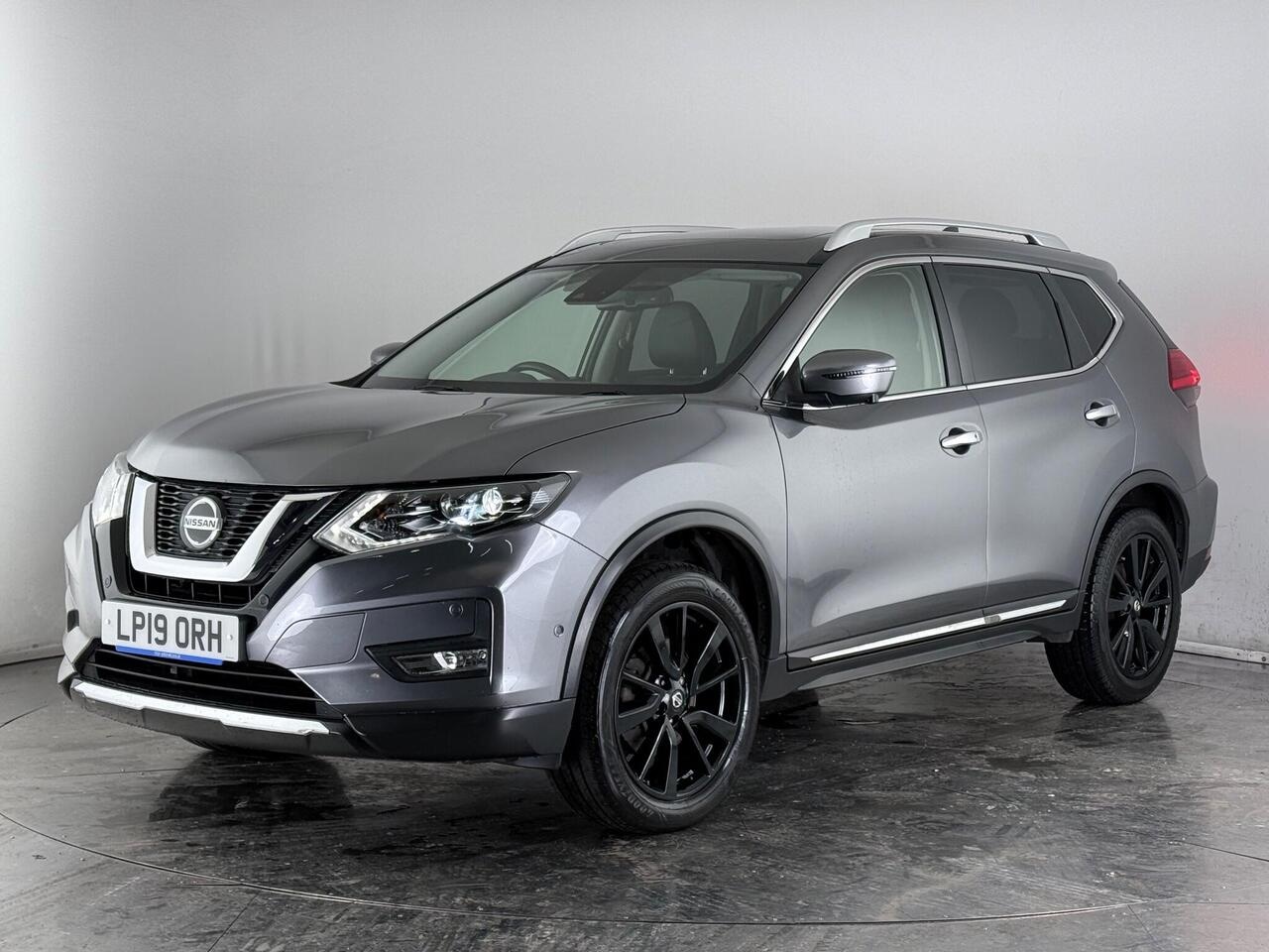 Nissan X-Trail thumbnail Front Left