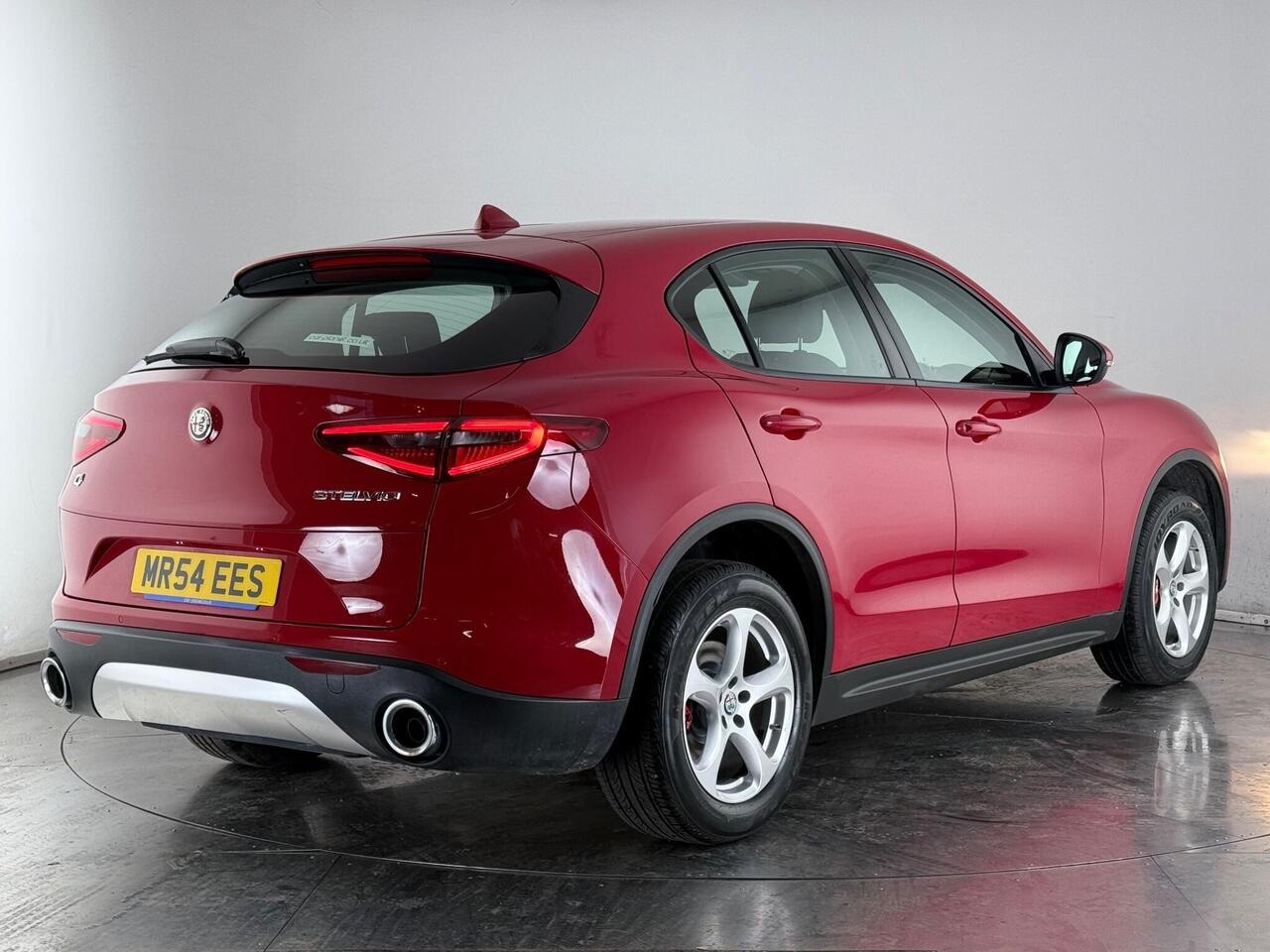 Alfa Romeo Stelvio thumbnail Rear Right