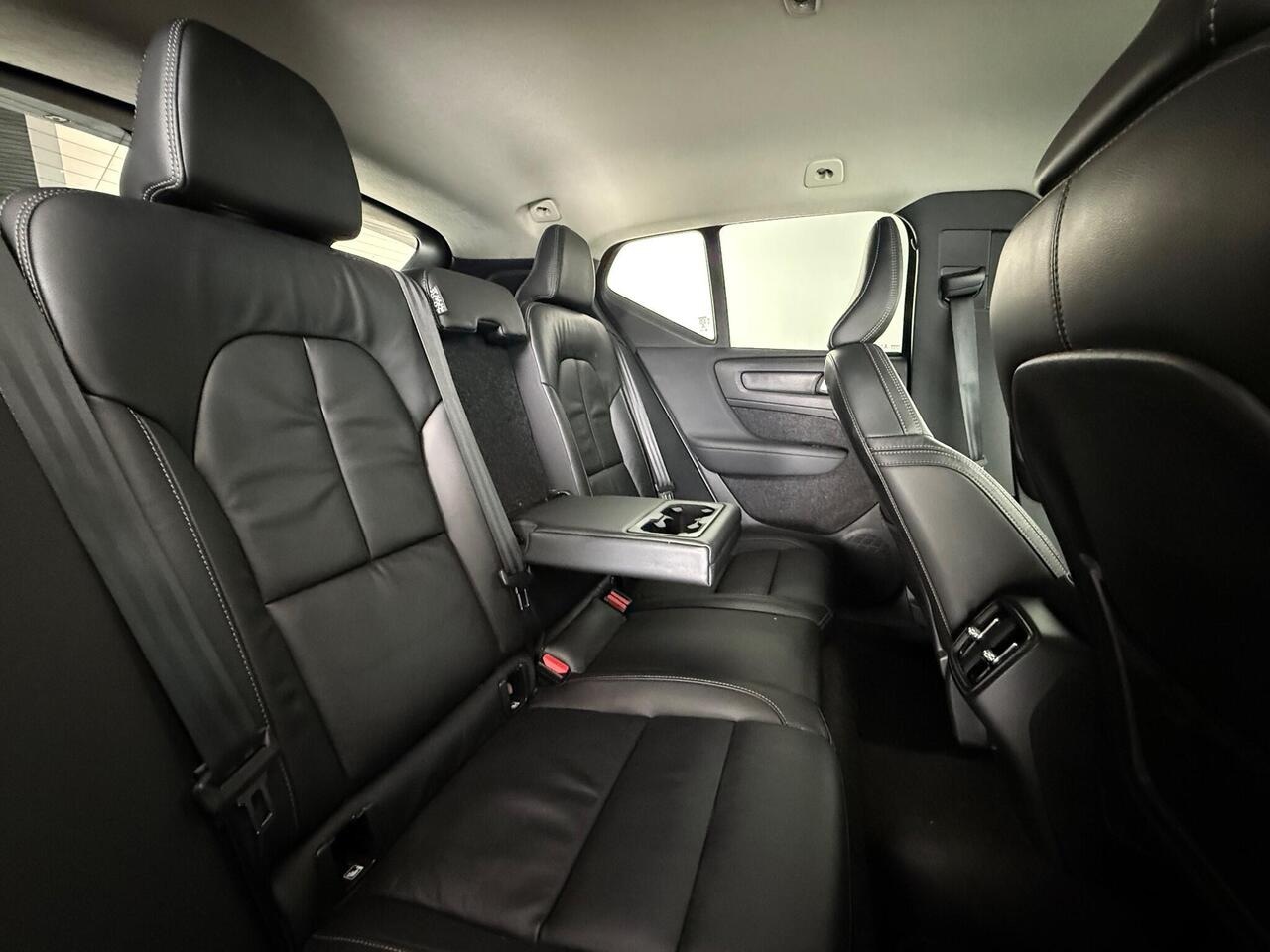 Volvo XC40 thumbnail Seats Rear
