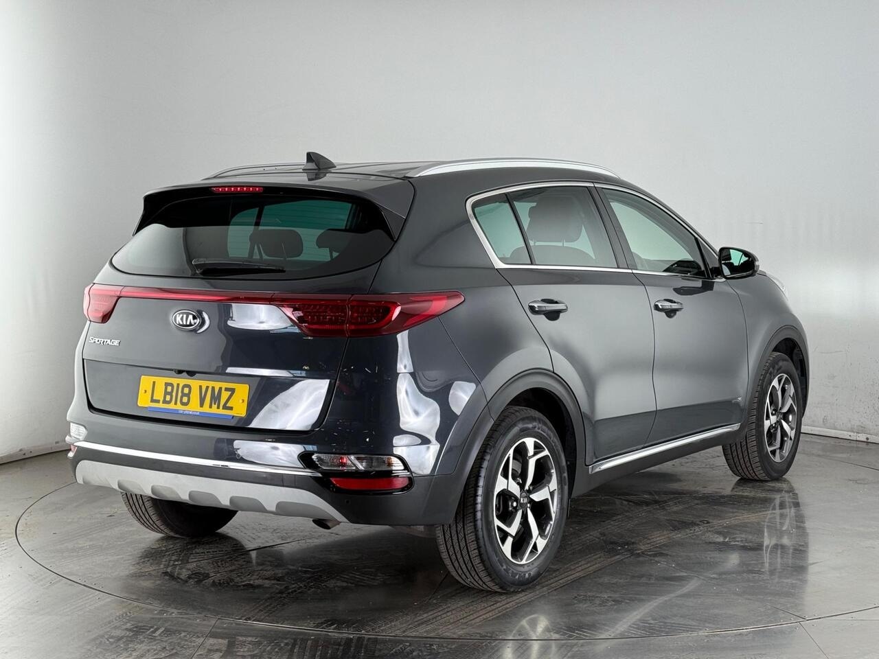 Kia Sportage thumbnail Rear Right