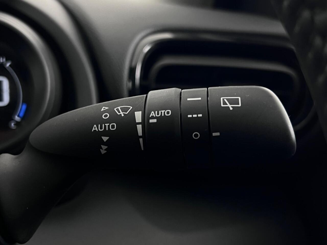 Toyota Yaris thumbnail Misc Controls