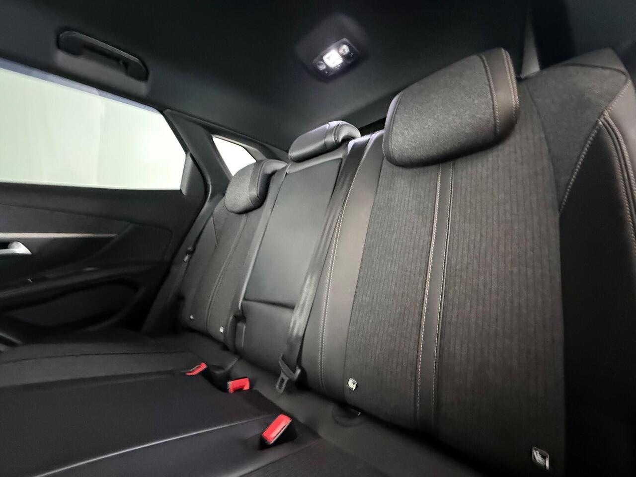 Peugeot 3008 thumbnail Seats Rear
