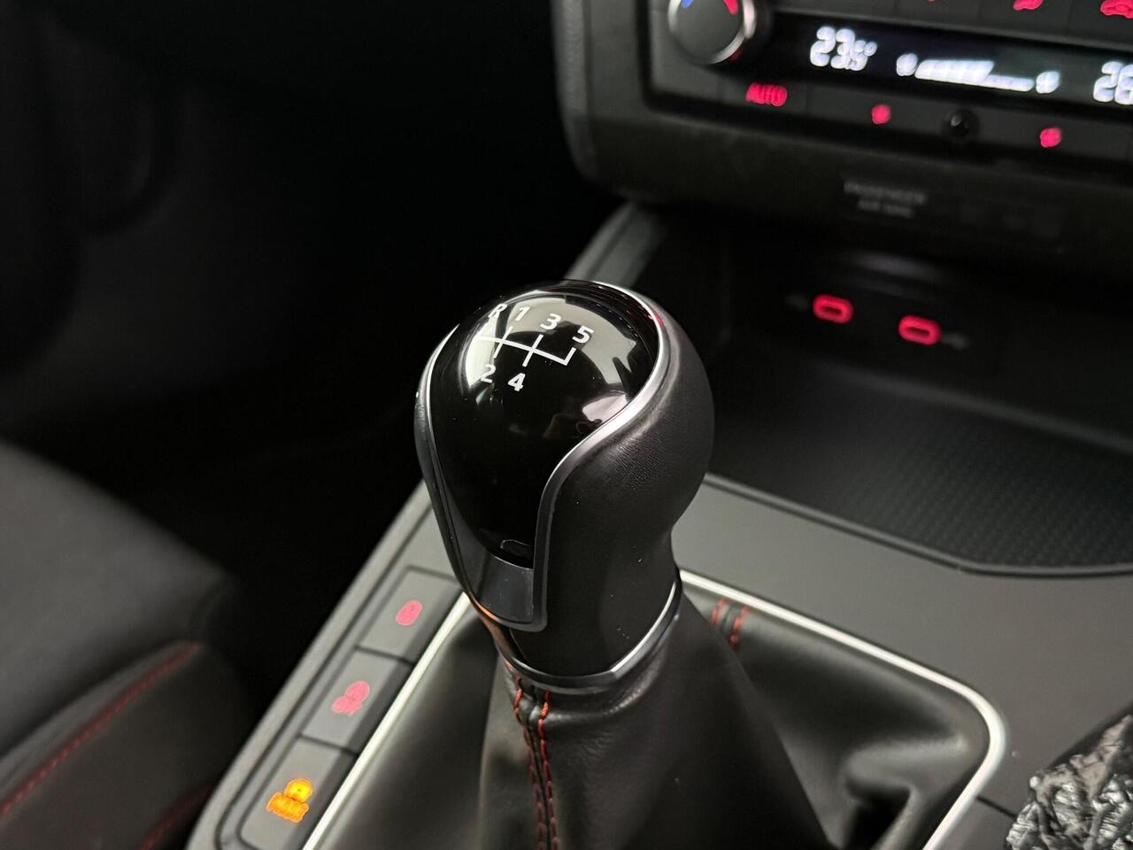 SEAT Ibiza thumbnail Interior Front