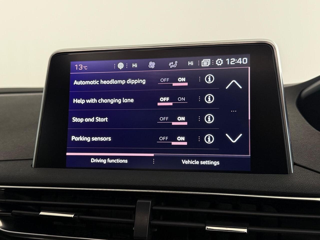 Peugeot 5008 thumbnail Infotainment System