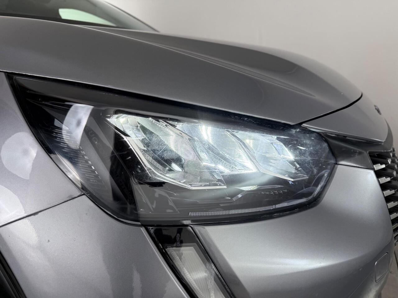 Peugeot 208 thumbnail Lights Front