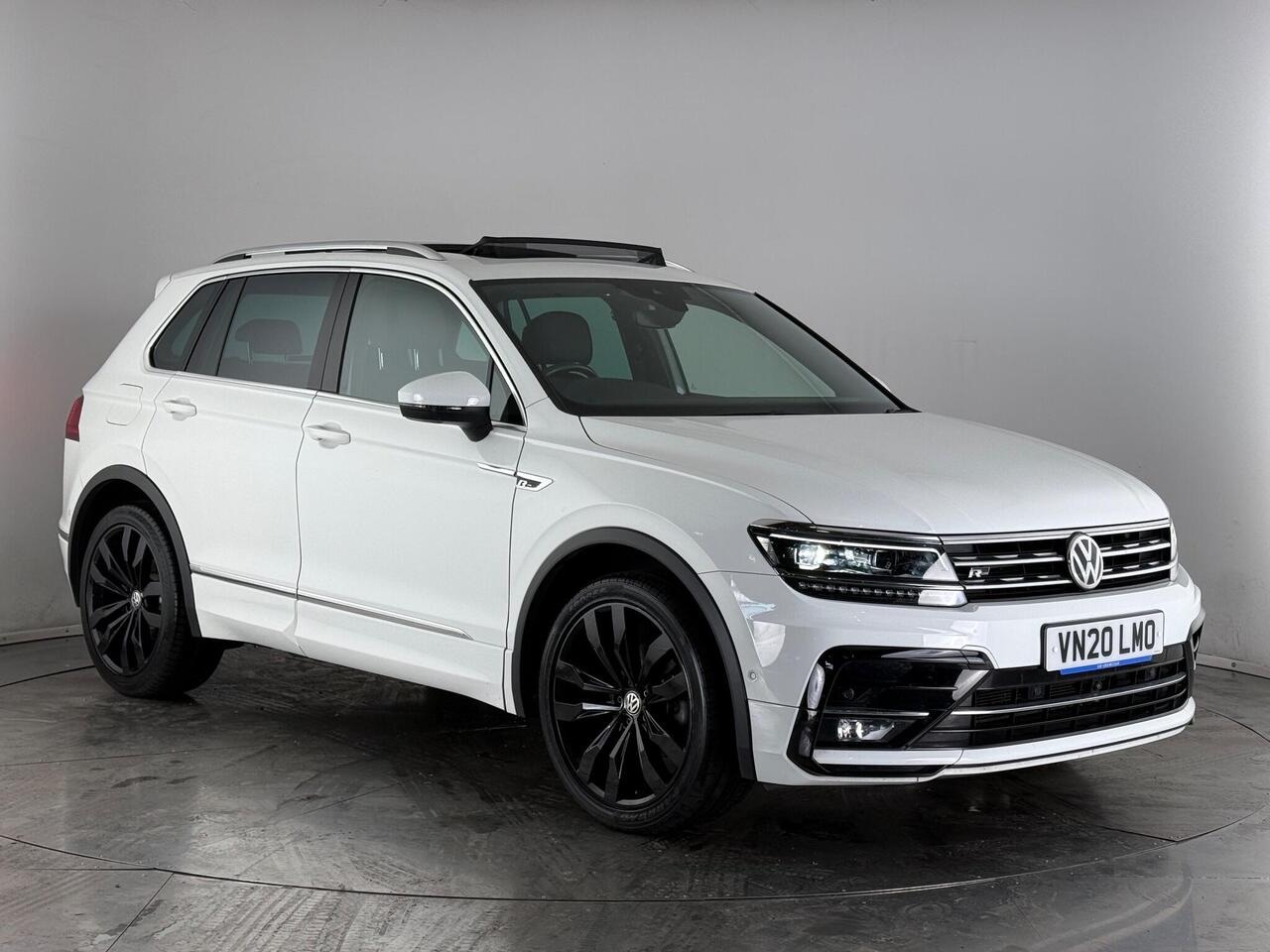 Volkswagen Tiguan thumbnail Front Right