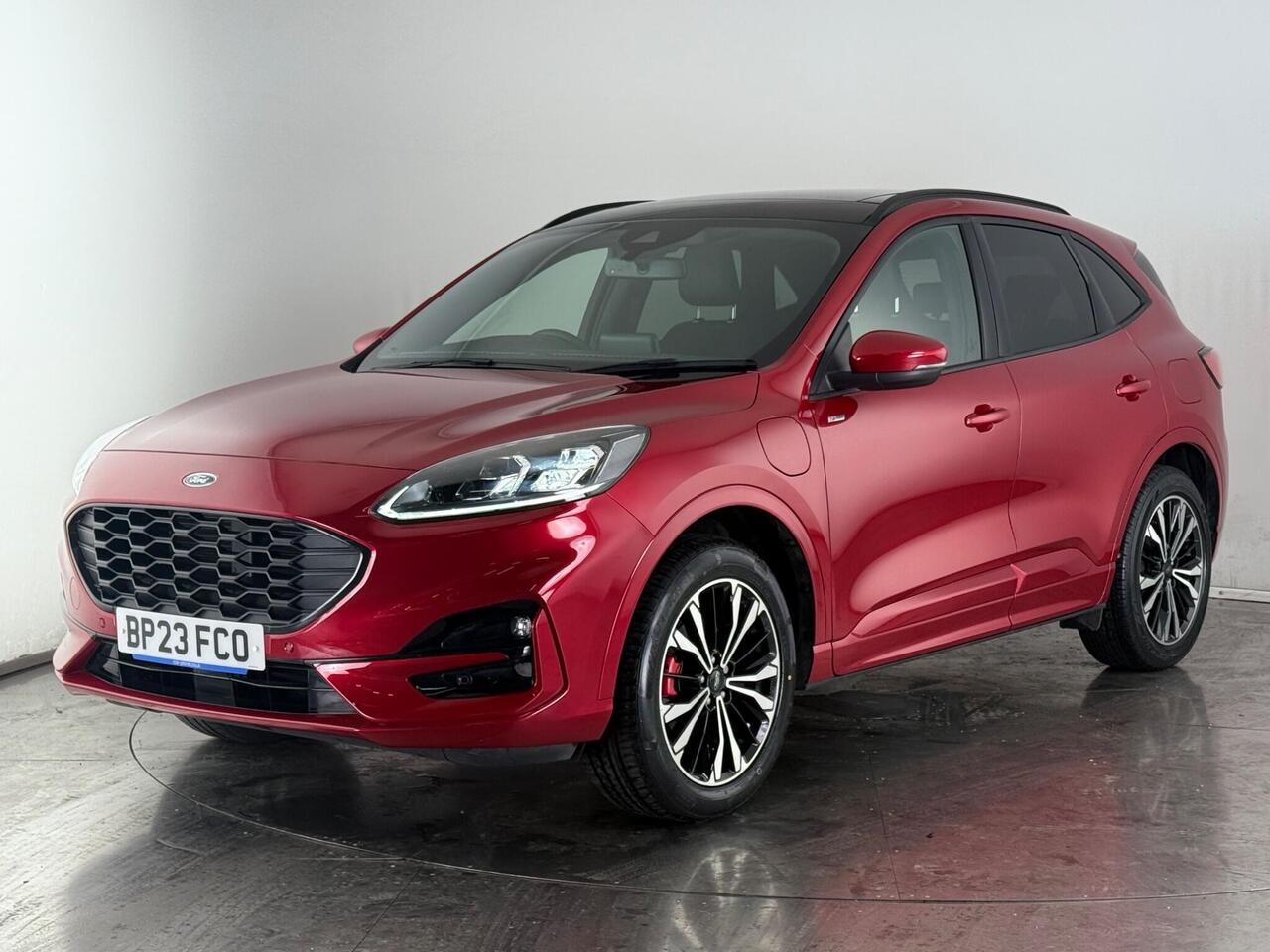 Ford Kuga thumbnail Front Left