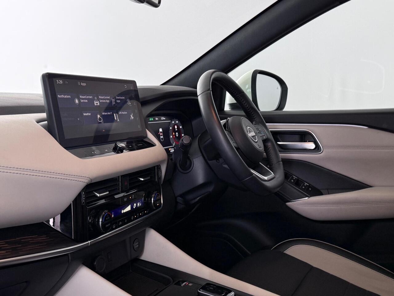 Nissan Qashqai thumbnail Interior Front