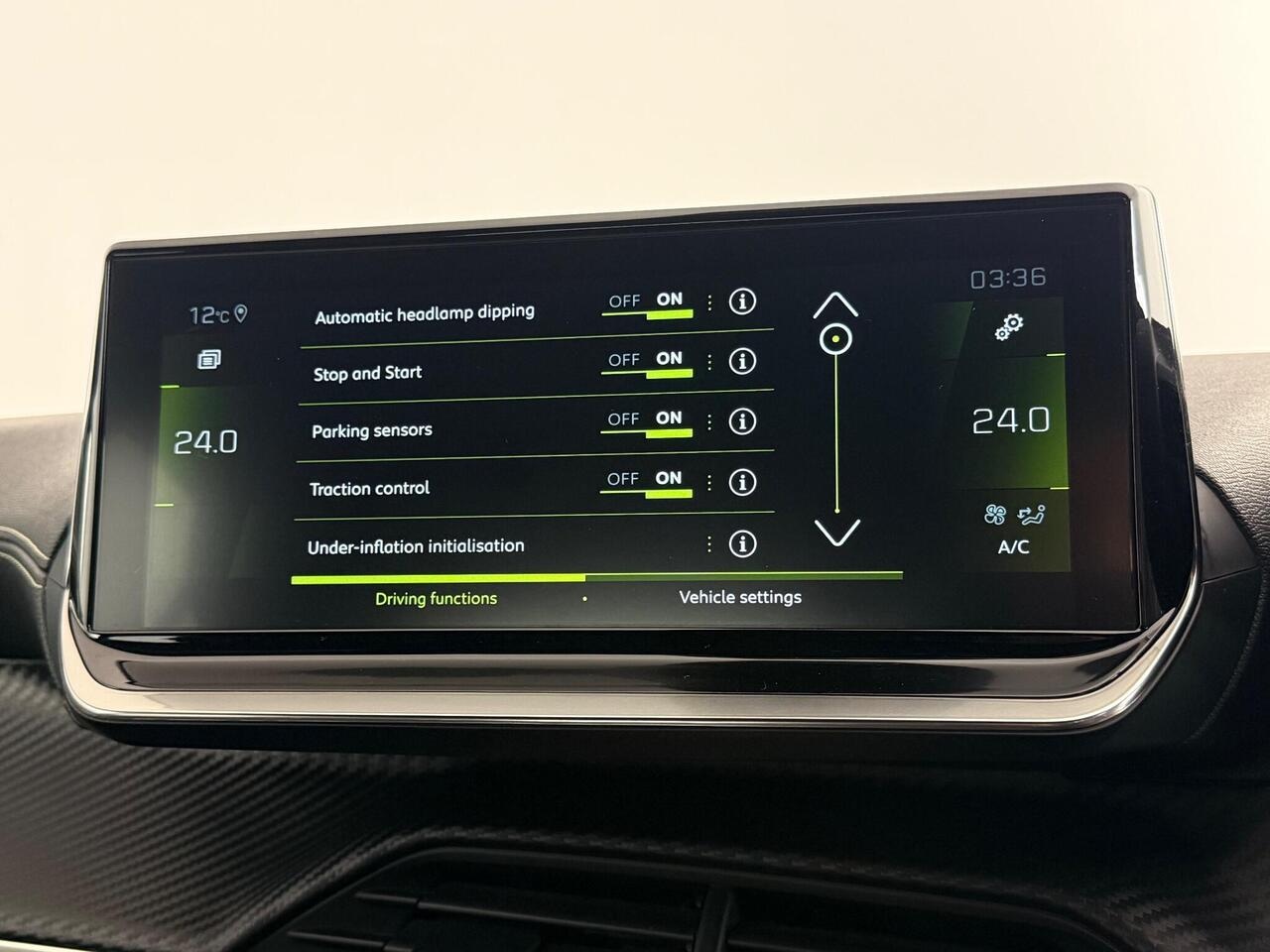 Peugeot 208 thumbnail Infotainment System