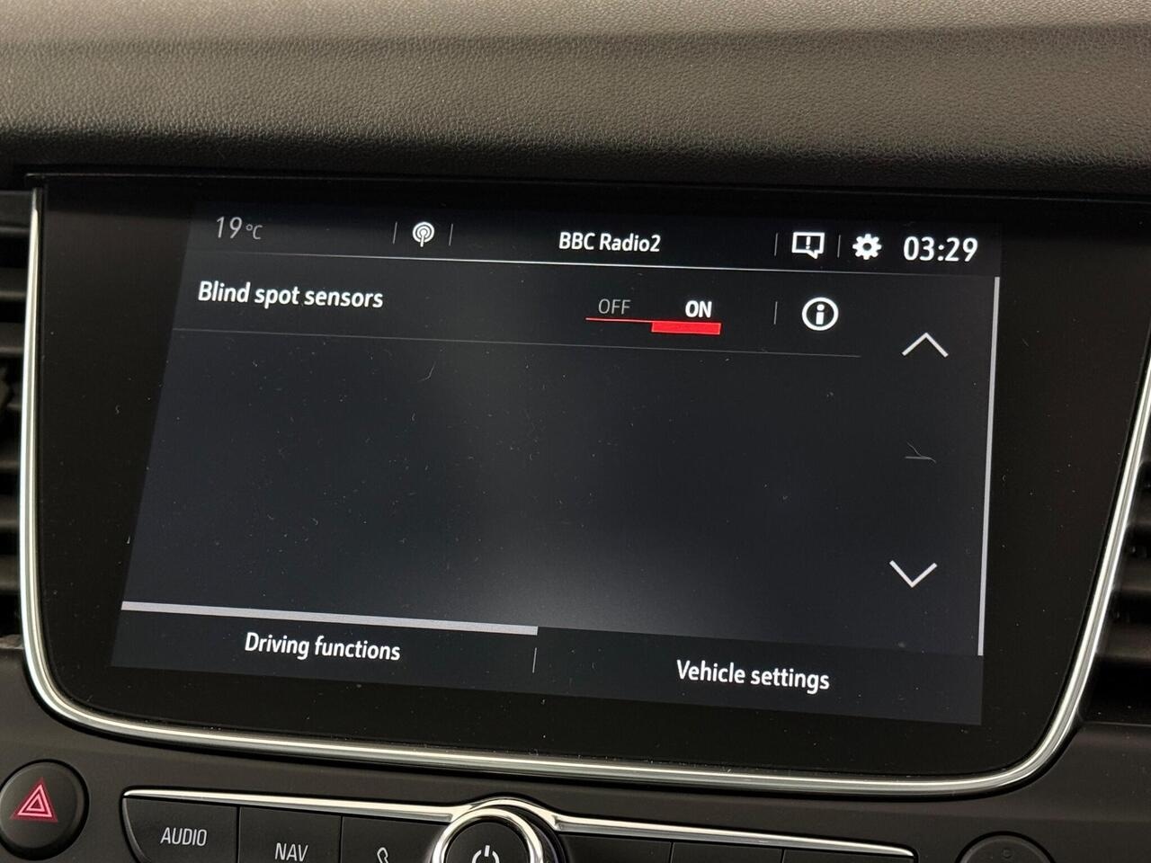 Vauxhall Grandland X thumbnail Infotainment System