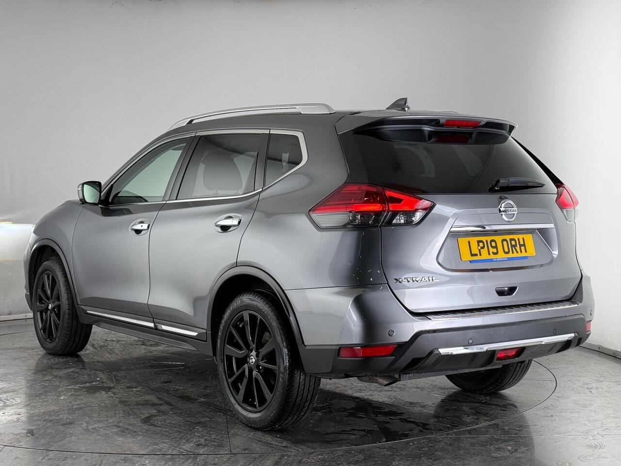 Nissan X-Trail thumbnail Rear Left