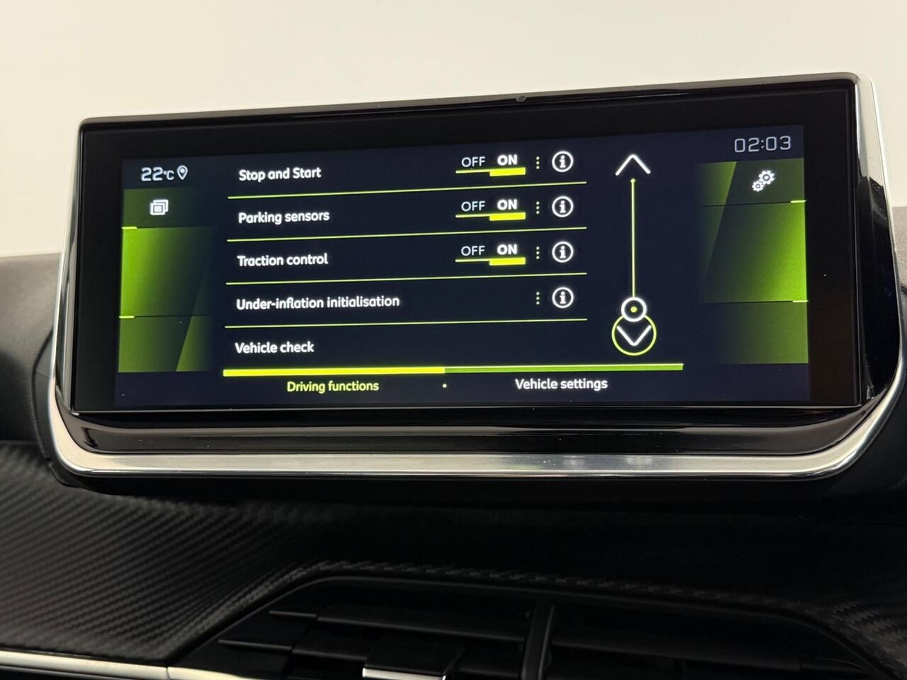 Peugeot 208 thumbnail Infotainment System