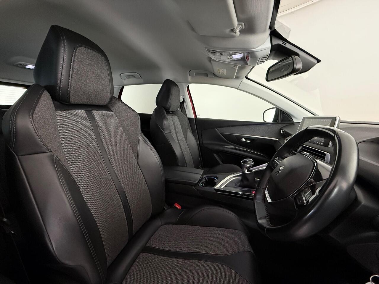 Peugeot 3008 thumbnail Seat Driver