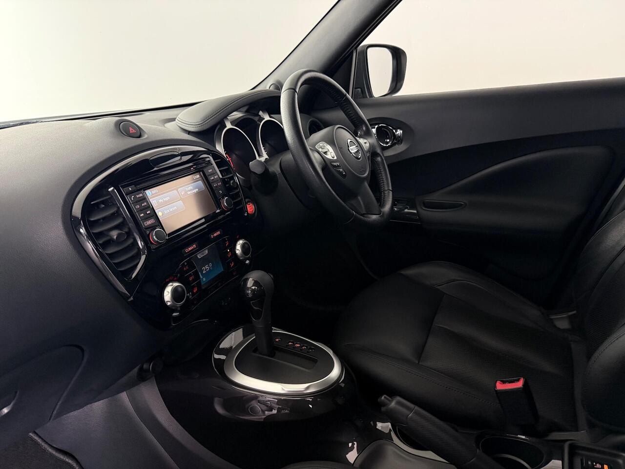 Nissan Juke thumbnail Interior Front
