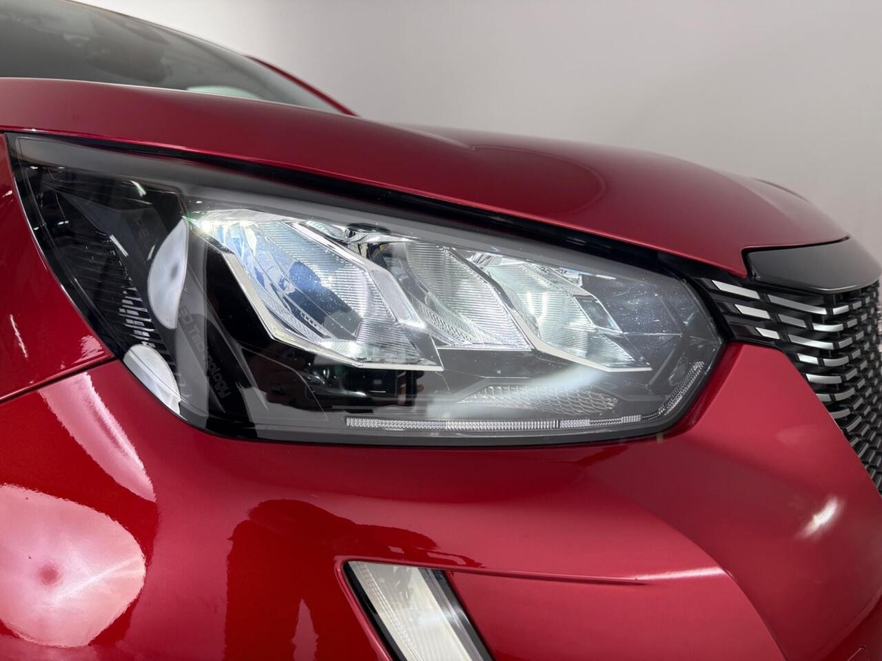 Peugeot 2008 thumbnail Lights Front