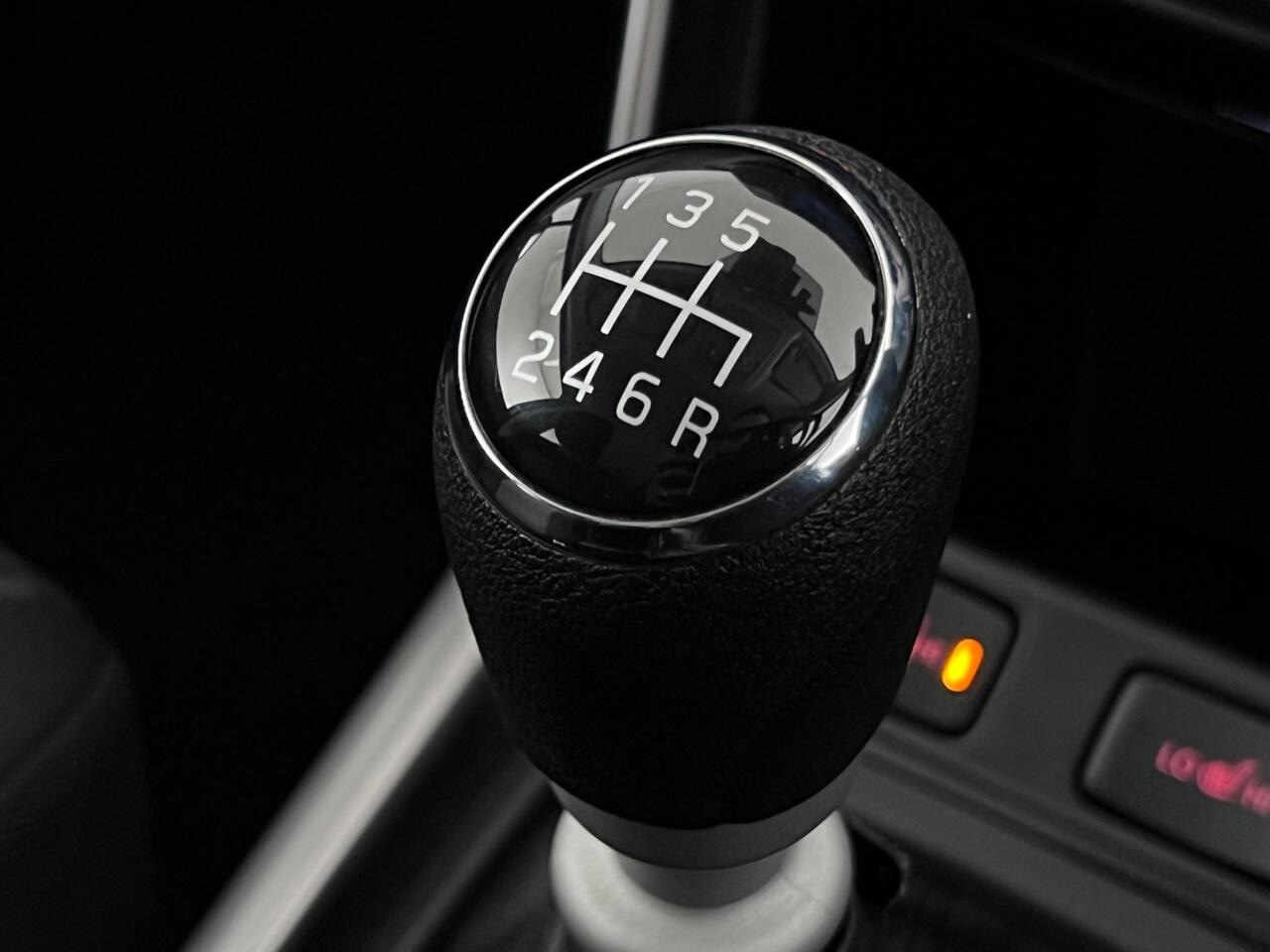 Suzuki S-Cross thumbnail Interior Front