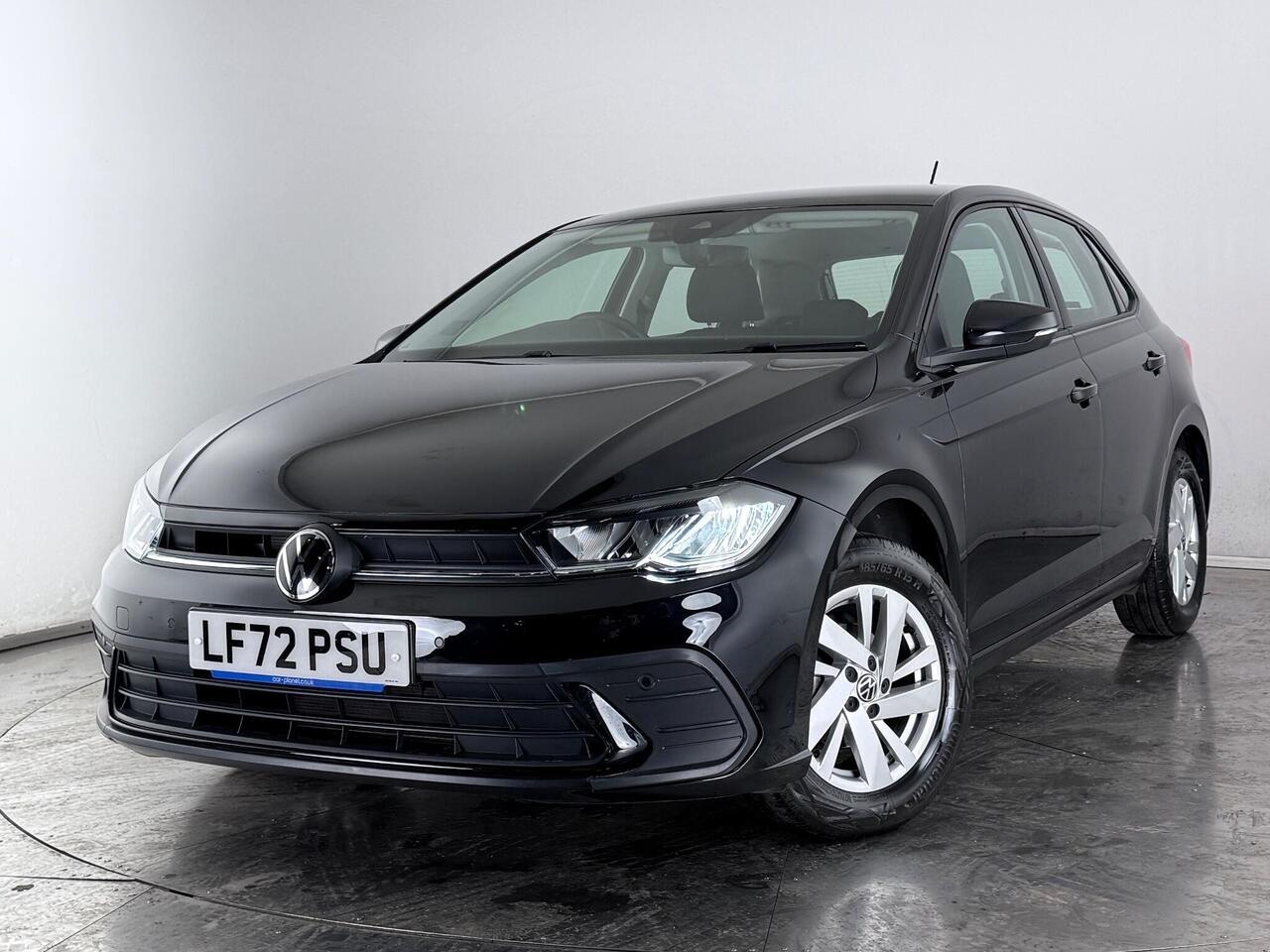 Volkswagen Polo thumbnail Front Left