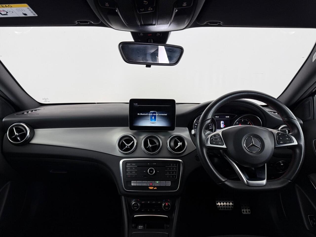 Mercedes-Benz GLA thumbnail Interior Front