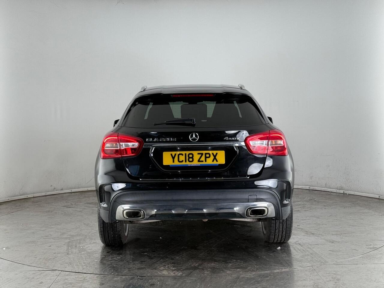 Mercedes-Benz GLA thumbnail Rear