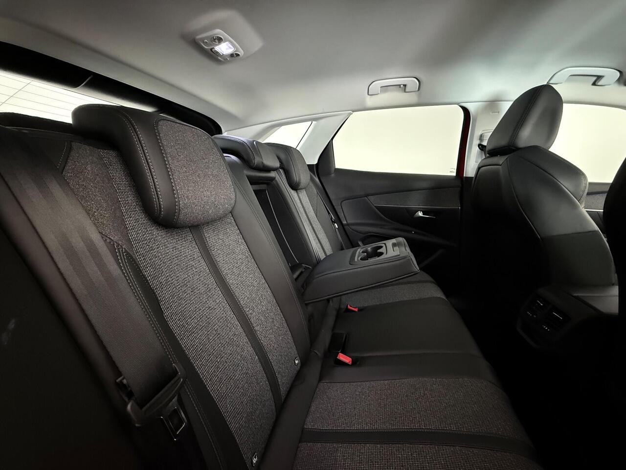 Peugeot 3008 thumbnail Seats Rear