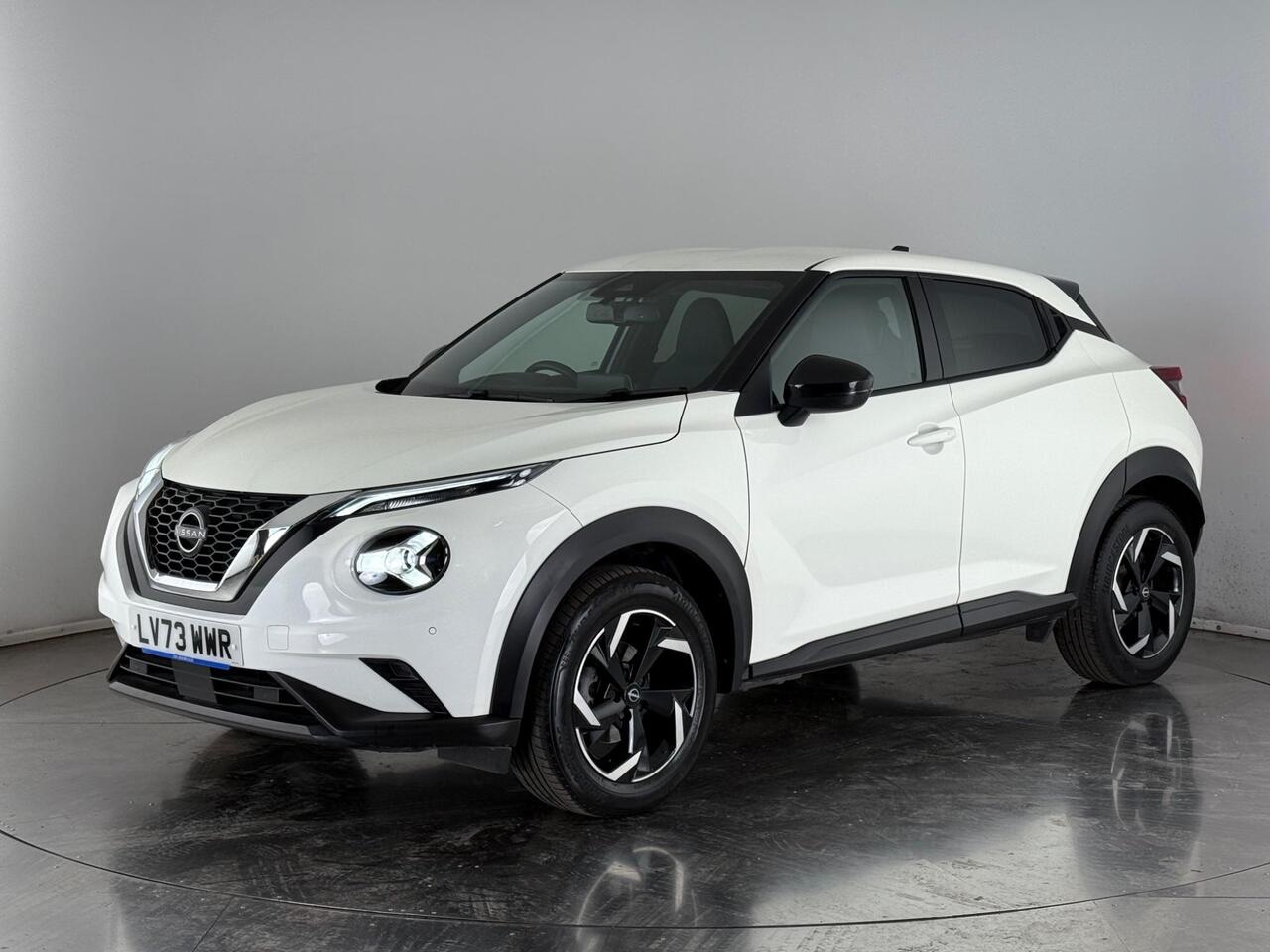 Nissan Juke thumbnail Front Left