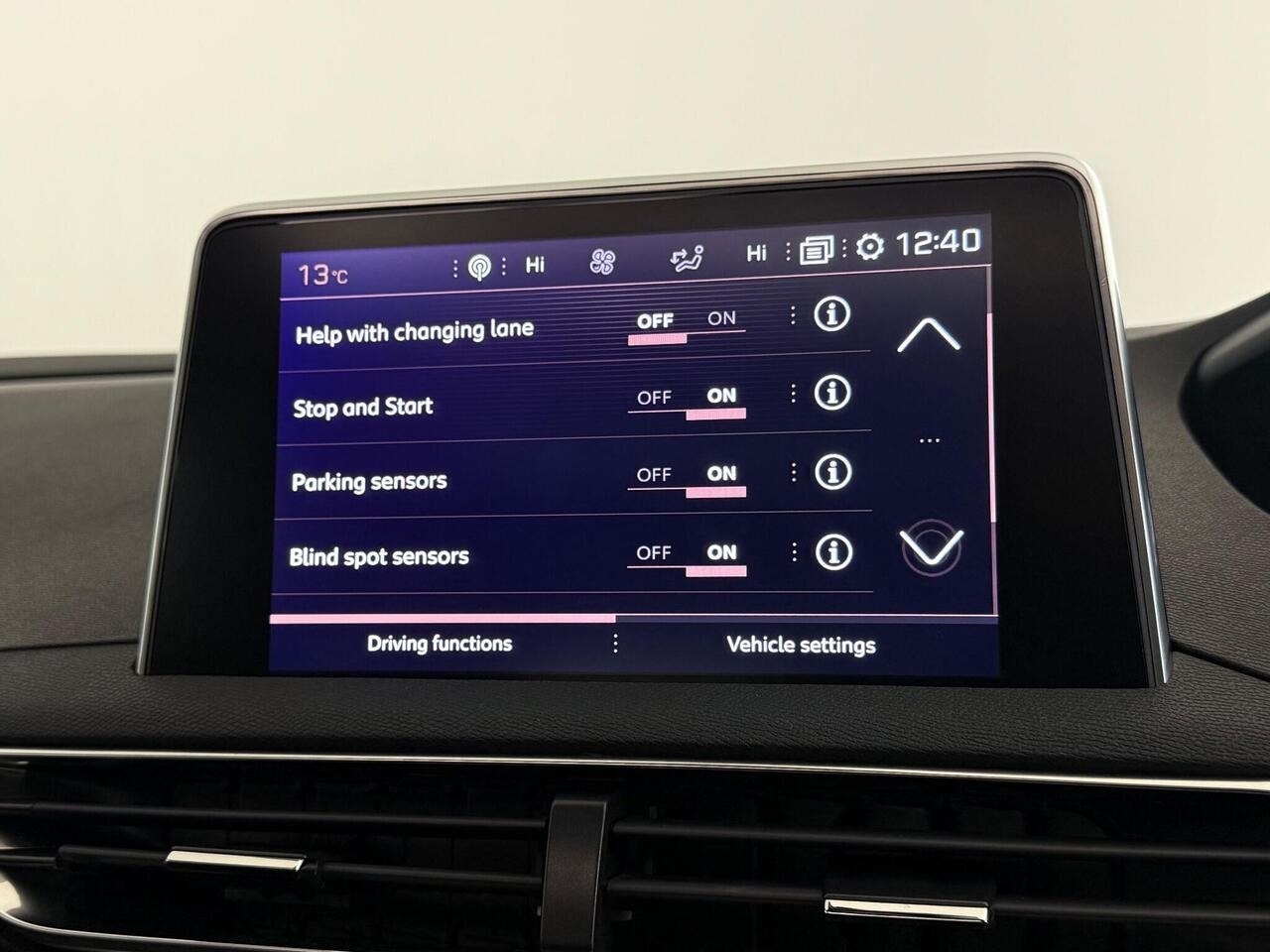 Peugeot 5008 thumbnail Infotainment System