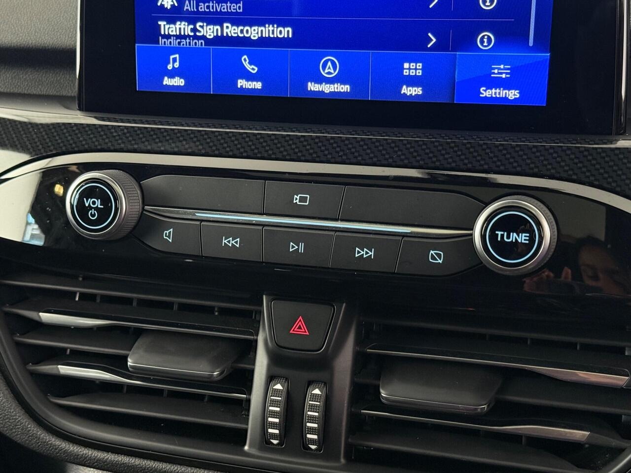 Ford Kuga thumbnail Infotainment System