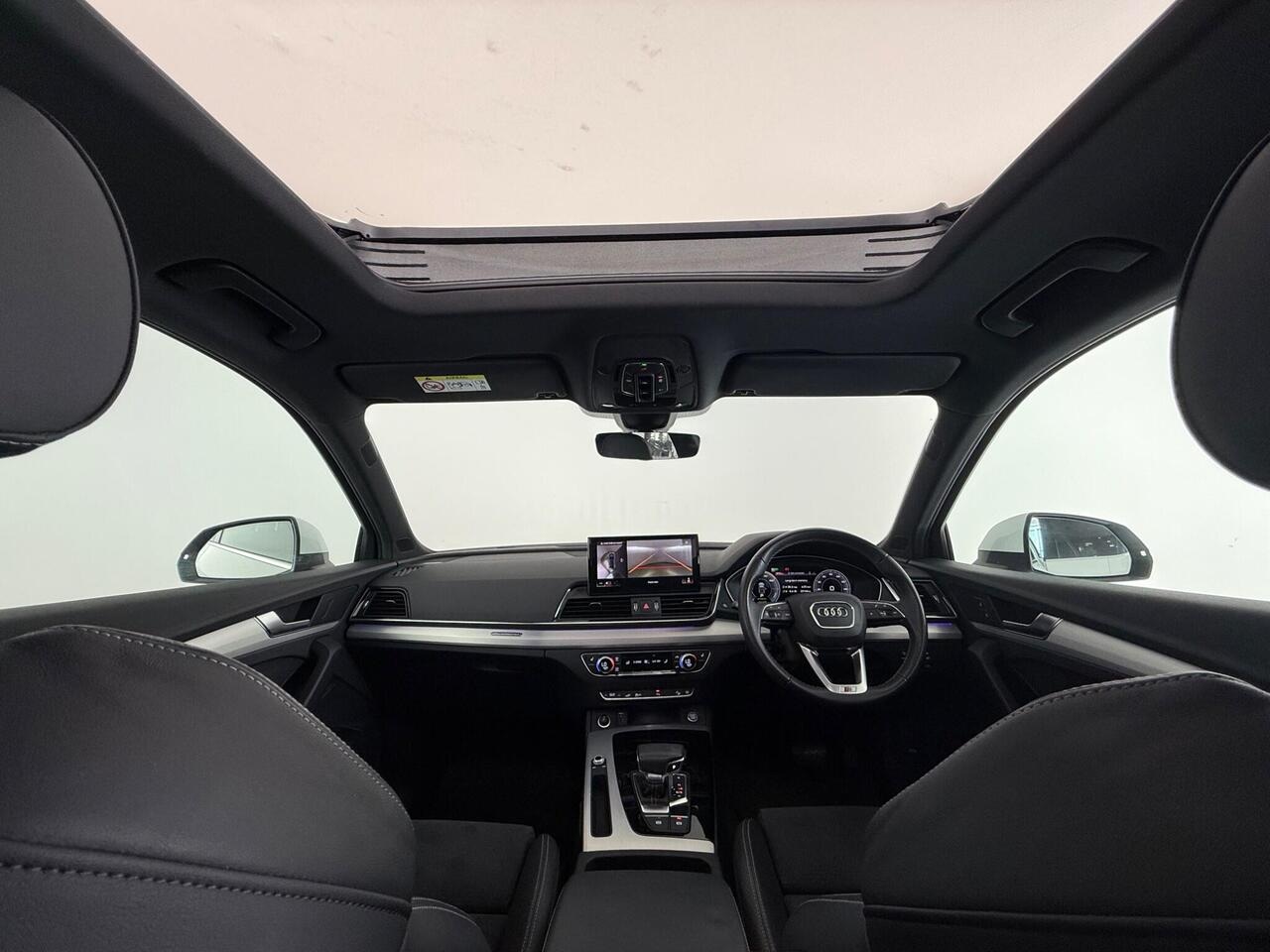 Audi Q5 thumbnail Interior Front