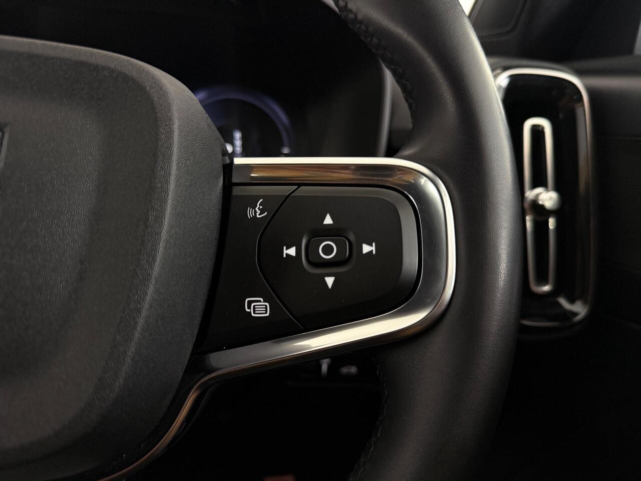 Volvo XC40 thumbnail Misc Controls