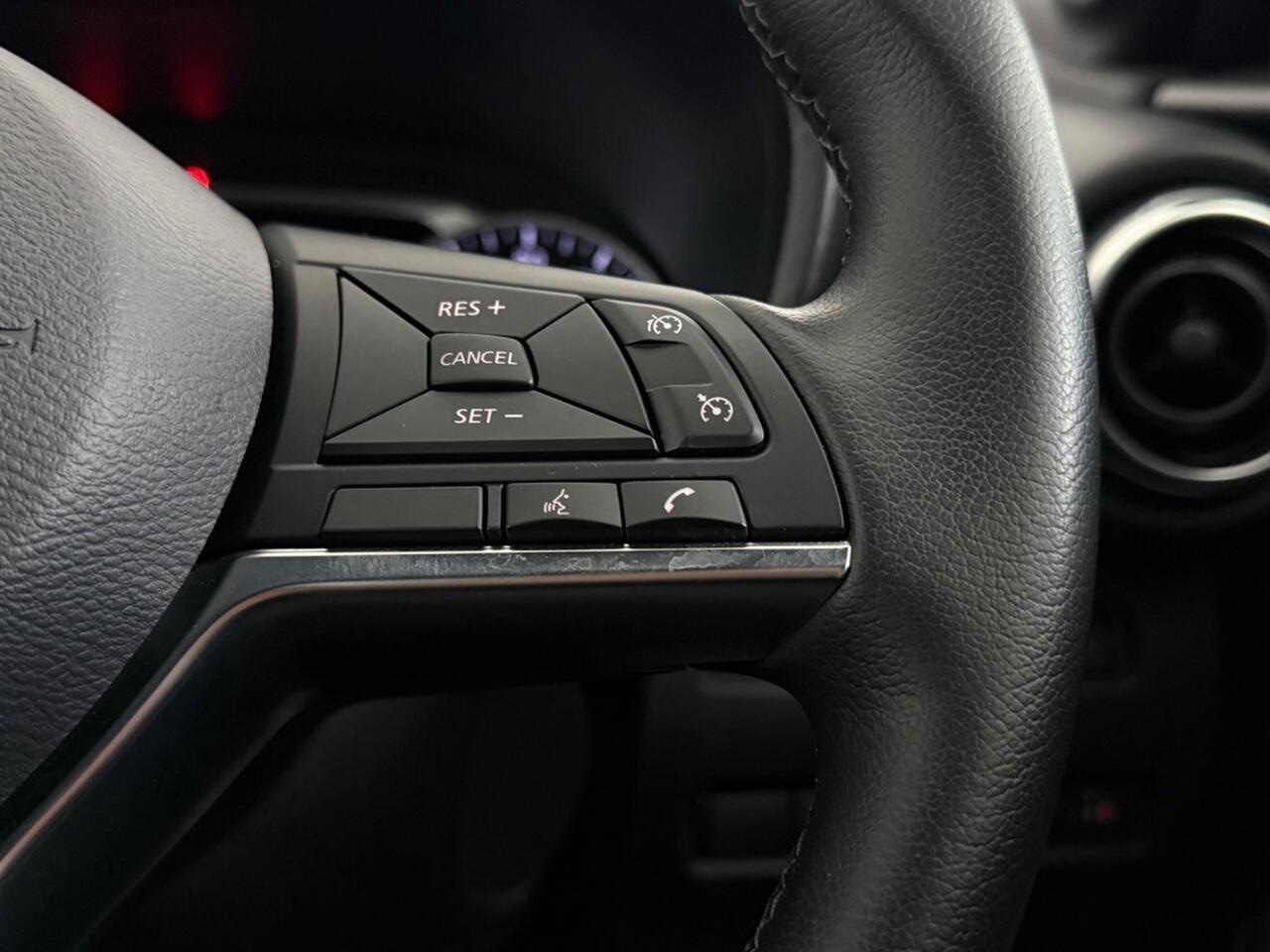 Nissan Juke thumbnail Misc Controls