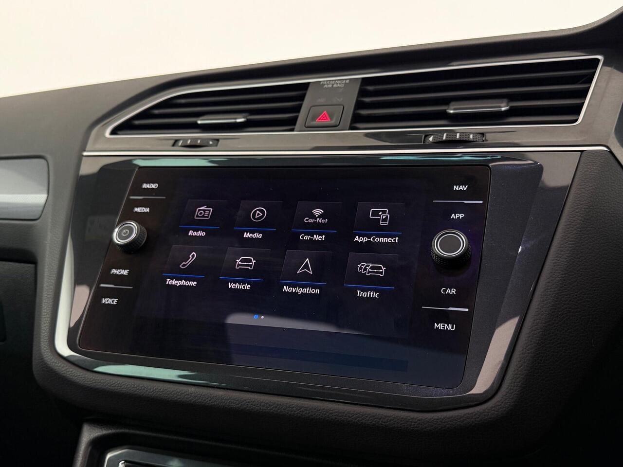 Volkswagen Tiguan thumbnail Infotainment System