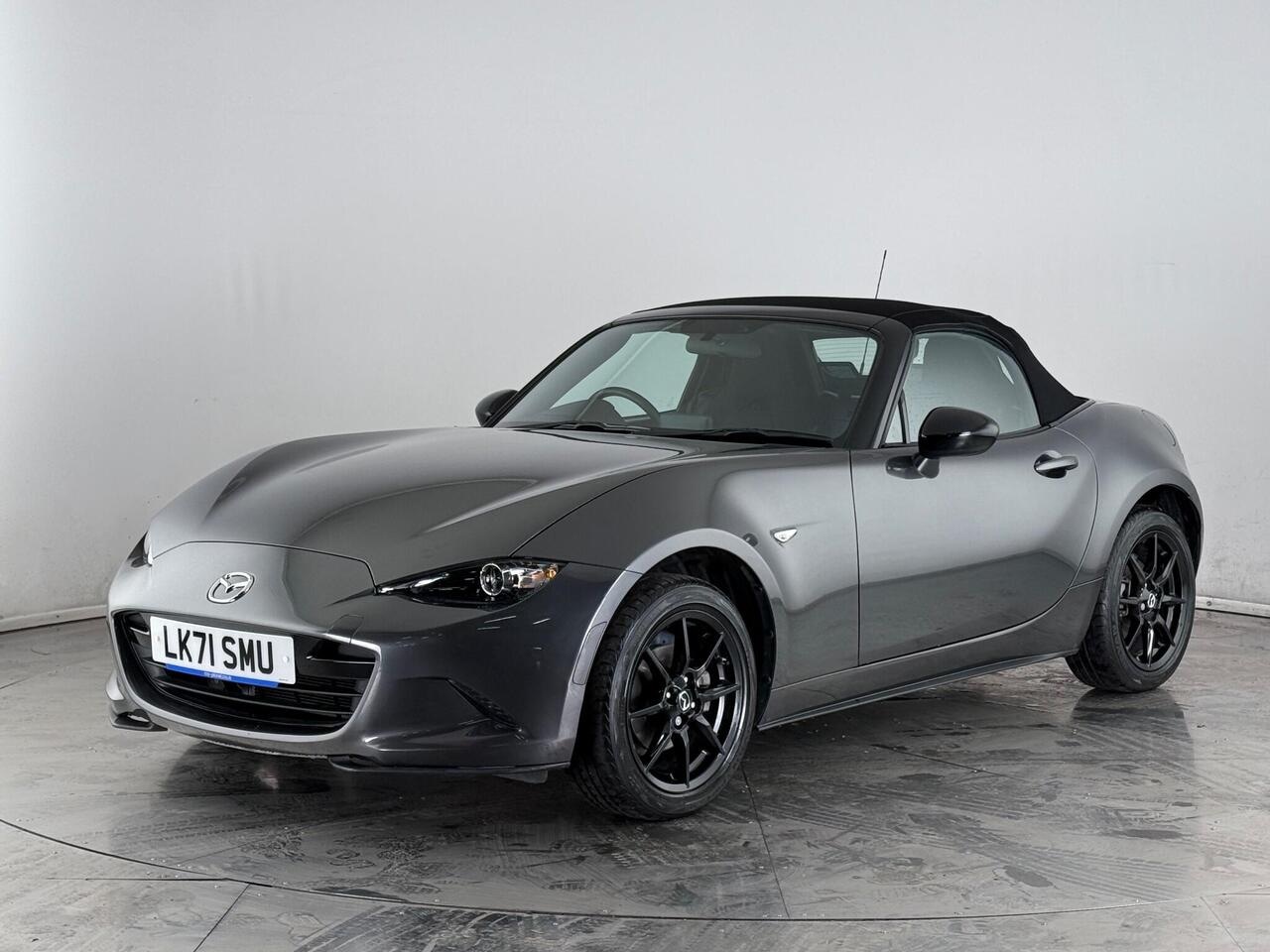 Mazda MX-5 thumbnail Front Left