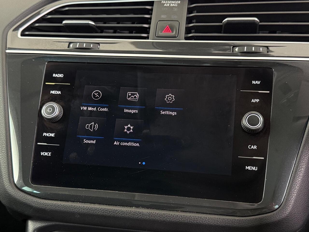 Volkswagen Tiguan thumbnail Infotainment System