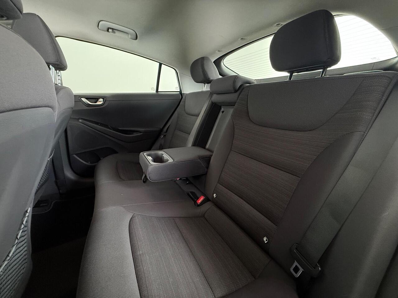 Hyundai IONIQ thumbnail Seats Rear