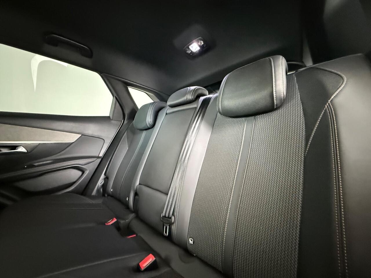 Peugeot 3008 thumbnail Seats Rear