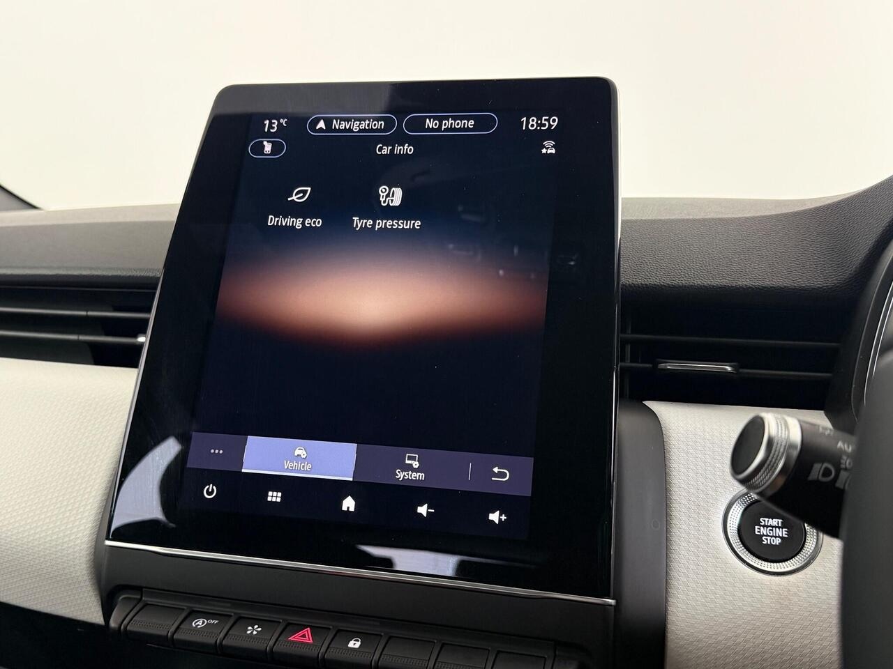 Renault Clio thumbnail Infotainment System