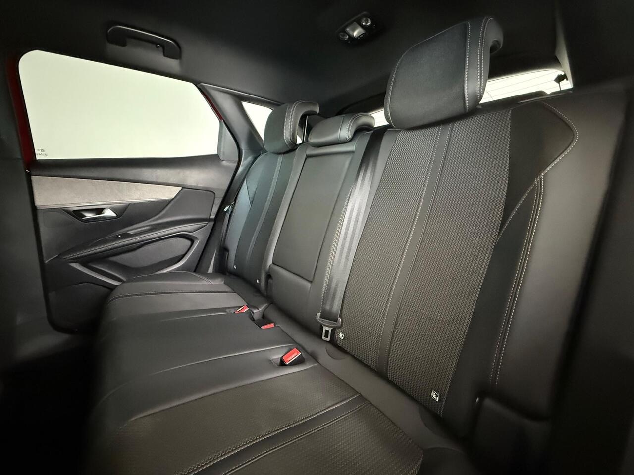 Peugeot 3008 thumbnail Seats Rear